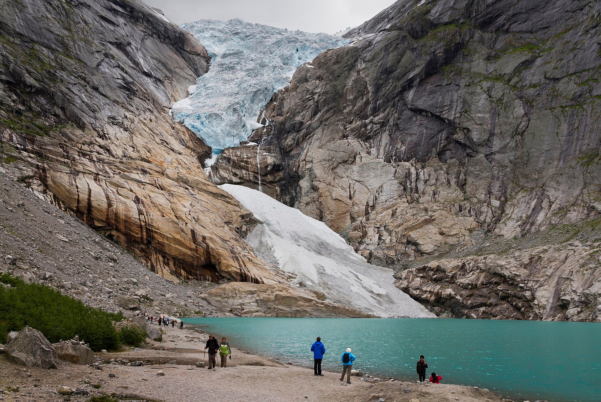 The glacier arm above Briksdalsbrevatnet